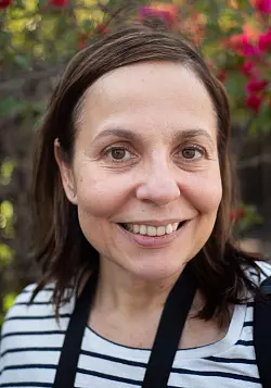 Hat sich an die Bauarbeiten gew&ouml;hnt: Mar&iacute;a Jes&uacute;s Tom&eacute;. - &copy; Andreas Drouve/dpa-tmn