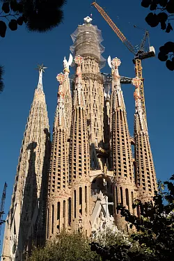 Ewig, so scheint es, dauern die Arbeiten an der Sagrada Fam&iacute;lia schon an. - &copy; Andreas Drouve/dpa-tmn