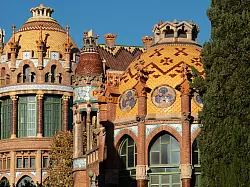 Werk von Llu&iacute;s Dom&egrave;nech i Montaner (1849-1923): der einstige Spitalkomplex Sant Pau. - &copy; Andreas Drouve/dpa-tmn