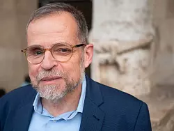 Nicht ihr Sch&ouml;pfer, aber seit langem Chefarchitekt der Sagrada Fam&iacute;lia: Jordi Faul&iacute;. - &copy; Andreas Drouve/dpa-tmn