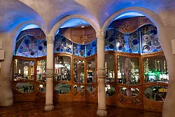 Dieser Salon in der Casa Batll&oacute; gilt als Sixtinische Kapelle des Modernisme. - &copy; Andreas Drouve/dpa-tmn