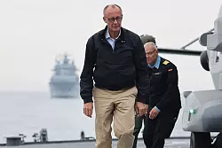 Zum Antrittsbesuch bei der Flotte. - © Jens Büttner/dpa