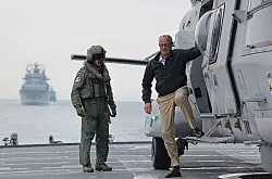 Gut gelandet auf der Fregatte «Bayern». - © Jens Büttner/dpa