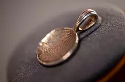 Diese Schmuckst&uuml;cke sind g&uuml;nstiger als k&uuml;nstliche Diamanten. (Archivbild) - &copy; Harald Tittel/dpa