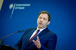 Klingbeil stellte sein Konzept vor. - &copy; Kay Nietfeld/dpa