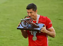 Stellte den Rekord auf: Ex-Bayern-St&uuml;rmer Lewandowski. (Archivbild) - &copy; Kai Pfaffenbach/Reuters-Pool/dpa