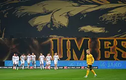 Nürnbergs Spieler jubeln nach dem Tor zum 0:1. - © Robert Michael/dpa