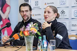 Der Rummel um Minerva Hase (r) und Nikita Volodin (l) ist gro&szlig;. (Archivbild) - &copy; Andreas Gora/dpa