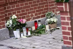 Anteilnahme nach zwei Gewaltverbrechen in Beelitz-Heilstätten südwestlich von Berlin. Die Staatsanwaltschaft ermittelt wegen Mordes und versuchten Mordes. - © Michael Ukas/dpa