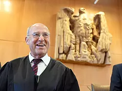 Aber auch die Opposition hat gut lachen. - © Uli Deck/dpa