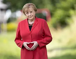 Als Double auch lange nach Ende von Merkels Amtszeit gefragt: Ursula Wanecki aus dem Sauerland. (Archivbild) - © -/Dieter Menne/dpa