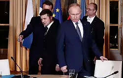 Da war Selenskyj noch hoffnungsvoll: 2019 bei einer Begegnung mit Putin in Paris. (Archivbild) - &copy; Ian Langsdon/EPA Pool/AP/dpa