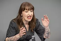 Heidi Reichinnek (Linke) wirft der Koalition L&uuml;gen vor. - &copy; Michael Kappeler/dpa