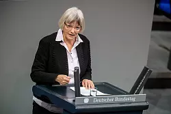 F&uuml;r Gerrit Huy (AfD) sind die vorhergesagten Einsparungen lachhaft. - &copy; Michael Kappeler/dpa