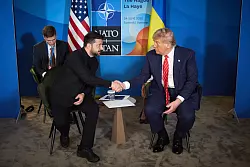 Trump und Selenskyj am Rande des am Rande des Nato-Gipfels persönlich. (Archivbild) - © Ukraine Presidency/Planet Pix via ZUMA Press Wire/dpa