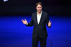 Mercedes-CEO Källenius sieht eine Jahrhunderttransformation auf dem chinesischen Markt. - © Johannes Neudecker/dpa