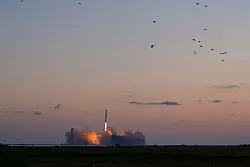 Die Mega-Rakete Starship von SpaceX hebt zu dem Testflug ab. - &copy; Eric Gay/AP/dpa