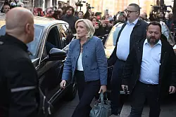 Le Pen will auf einer Protestkundgebung in Paris am Sonntag zu Tausenden Anh&auml;ngern reden. (Archivbild) - &copy; Thomas Padilla/AP/dpa