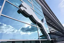 Beim Sportartikelhersteller Puma wird mit dem eisernen Besen gekehrt. - &copy; Daniel L&ouml;b/dpa