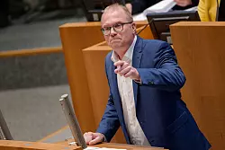 Der SPD-Oppositionsführer im NRW-Landtag, Jochen Ott, wirft der CDU soziale Spaltung der Gesellschaft vor. - © Henning Kaiser/dpa