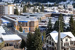 Der Kongress in dem beschaulichen St&auml;dtchen dient als Fieberthermometer der Weltpolitik. - &copy; Andreas Becker/KEYSTONE/dpa