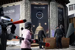 Mit einem &laquo;USA House&raquo;, das in einer Kirche untergebracht ist, gibt es einen Anlaufpunkt au&szlig;erhalb der inneren Sicherheitszone. - &copy; Andreas Becker/KEYSTONE/dpa