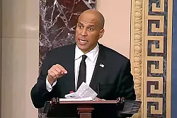 Der demokratische Senator Cory Booker hielt im US-Senat eine 25-stündige Rede. (Archivbild) - © Uncredited/Senate Television/AP/dpa