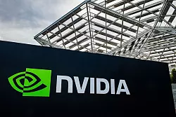 Kaum ein Unternehmen profitierte vom KI-Boom in den vergangenen Jahren so stark wie Nvidia. (Archivbild) - © Andrej Sokolow/dpa