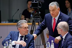 Ungarns Regierungschef Orban unterstützt zum Unmut der EU-Partner die Politik von US-Präsident Trump. (Archivbild) - © Omar Havana/AP/dpa