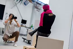 Den Kopf eines Models im Nachgang ersetzen? Kein Problem f&uuml;r KI, sagt Michael Berger. - &copy; Rolf Vennenbernd/dpa