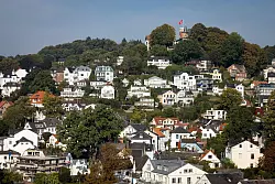 Immobilienbesitz ist vor allem bei den vermögenden Haushalten in Deutschland vorhanden. - © Christian Charisius/dpa