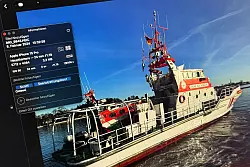 Ein Schiff, aber nicht irgendeines. Mit dem Schlagwort «Seenotrettungsboot» sticht dieser Kreuzer aus allen fotografierten Schiffen heraus. - © Till Simon Nagel/dpa-tmn