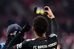 Sieger-Selfie nach dem Comeback: Jamal Musiala. - &copy; Jan Woitas/dpa