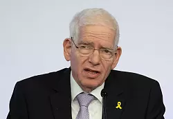 Der Präsident des Zentralrats der Juden in Deutschland, Josef Schuster, fordert, die Bundesregierung müsse «aktiv politisch gegen das iranische Regime vorgehen». (Archivfoto) - © Boris Roessler/dpa