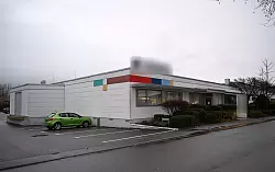 Am Tag danach suchten Ermittler nach Spuren in der Firma. - © Bernd Weißbrod/dpa