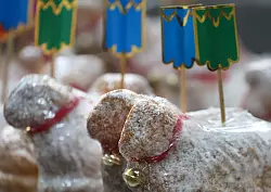 In Osterlämmern stecken Zutaten, die teurer geworden sind. - © Karl-Josef Hildenbrand/dpa