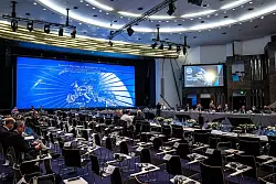 Der Sitzungssaal am Vorabend der Esa-Ministerratstagung. - &copy; Sina Schuldt/dpa