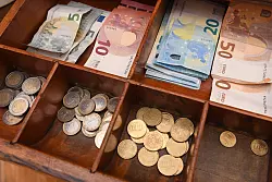 Einzelhandel sieht noch viel Klärungsbedarf (Archivbild) - © Stefan Sauer/zb/dpa