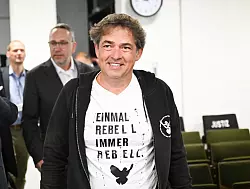 Ballweg war eine Galionsfigur der Protestbewegung gegen Corona-Maßnahmen. - © Bernd Weißbrod/dpa POOL/dpa