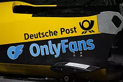 Auch auf dem Bob von Lisa Buckwitz wird f&uuml;r die Erotik-Plattform geworben. (Archivbild) - &copy; Sebastian Kahnert/dpa