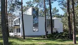 Das Meisterhaus von Wassily Kandinsky und Paul Klee gehört zur Unesco-Welterbestätte Bauhaus. - © Hendrik Schmidt/dpa/dpa-tmn