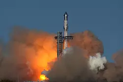 SpaceX\'s Mega-Rakete Starship hebt zu einem Testflug von der Starbase in Boca Chica, Texas, ab. - &copy; Eric Gay/AP/dpa