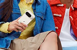 Das Display des Pixel 10 Pro verfügt über eine etwas höhere Auflösung und mehr Hauptspeicher (RAM). - © Google LLC/dpa-tmn