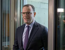 Jens Spahn stellt sich den Fragen der Abgeordneten zu Corona. - &copy; Soeren Stache/dpa