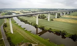 Die Ruhrtalbr&uuml;cke auf der A52 ist kurzfristig gesperrt worden. - &copy; Arnulf Stoffel/dpa