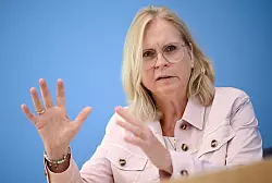 Andrea Lindholz sagt, Zusammenarbeit gibt es nur unter den Bedingungen der Union. (Archivbild) - © Britta Pedersen/dpa