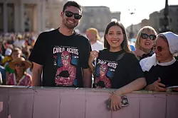 An der Messe nahmen Gl&auml;ubige aus aller Welt teil. - &copy; Andrew Medichini/AP/dpa