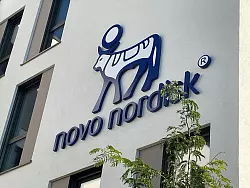 Die Novo-Nordisk-Papiere haben seit dem Rekordhoch vergangenen Juni rund die Hälfte ihres Wertes verloren. (Symbolbild) - © Christian Schultz/dpa