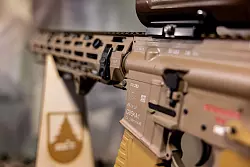 Die EU-Kommission will, dass die Ukraine R&uuml;stungsg&uuml;ter vorrangig in Europa kauft. (Archivbild) - &copy; Daniel Karmann/dpa