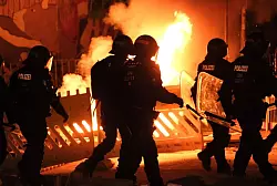 Im Leipziger Stadtteil Connewitz kommt es zu Ausschreitungen. - &copy; Sebastian Willnow/dpa